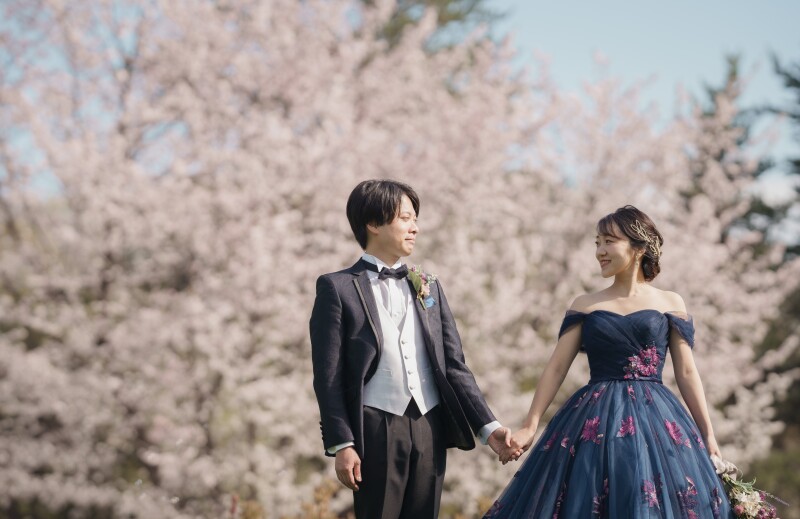ご姉妹3名オトナフォトご体験のご新婦様桜カラードレスに着替えその２