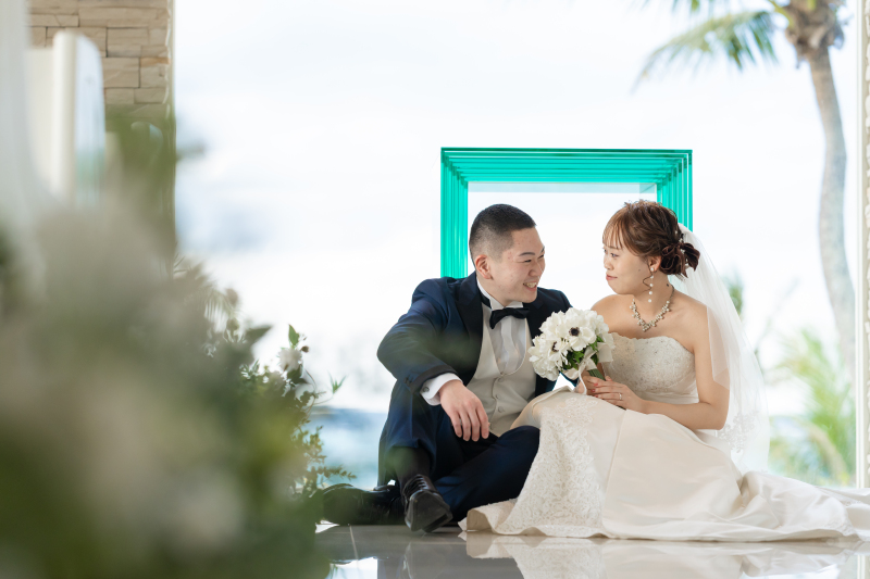 沖縄の美しい海と緑に囲まれたチャペルで笑顔あふれる素敵なウェディングフォト体験を