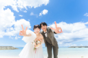 8月の沖縄でのビーチウェディング♡青空と海に包まれて♪