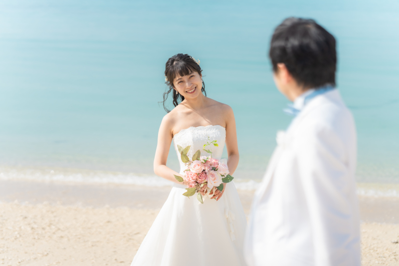 エメラルドに輝く海