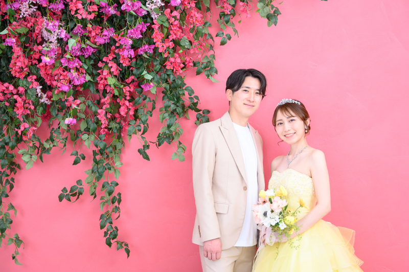 ビーチ&スタジオプランで叶える、南国の花と青い海で叶う沖縄フォトウェディング