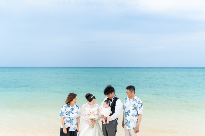 チャペルとビーチで叶える家族の思い出♡お子様と一緒に楽しむ沖縄フォトウェディング