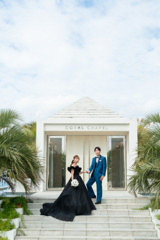 ドレス2着!青い海とチャペルで叶える♡ふたりだけの秘密の結婚式♡