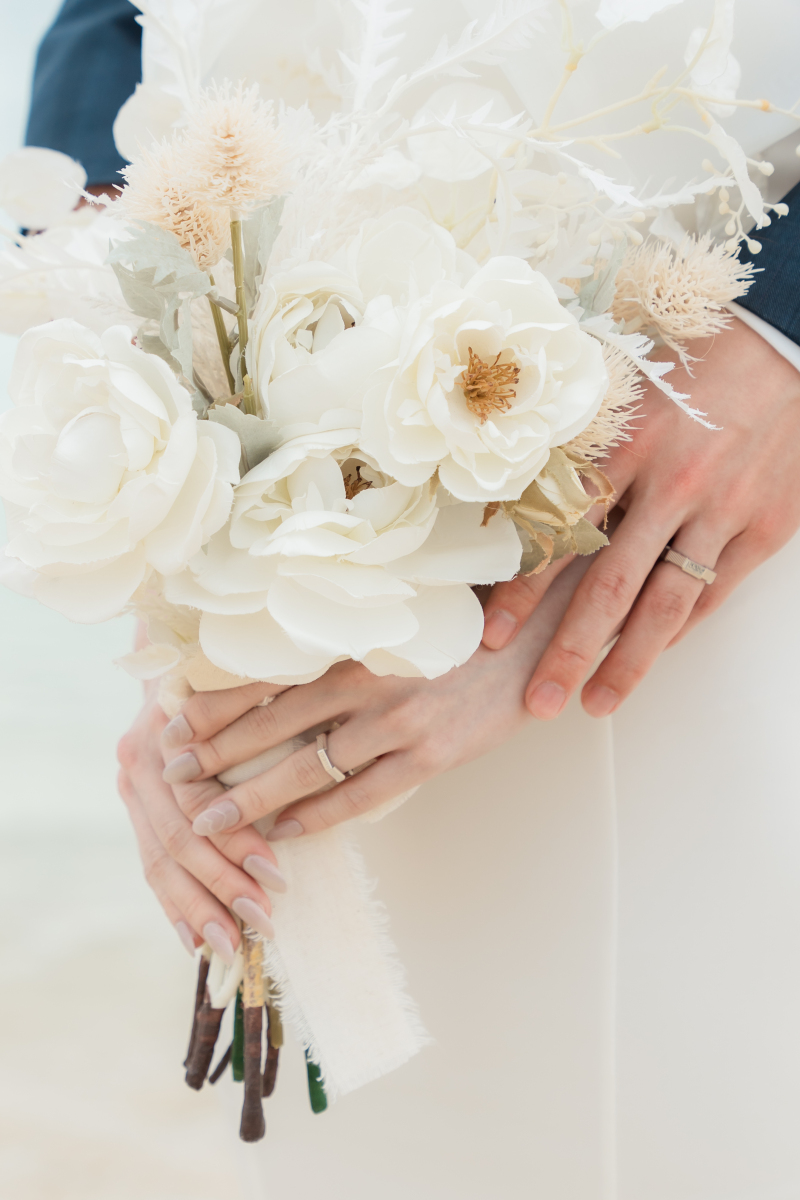 2月撮影のお客様フォト♩スタジオの鮮やかな色彩から、ビーチへ。笑顔あふれる撮影に