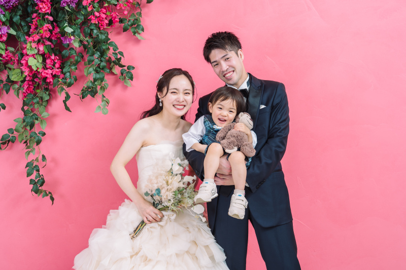 ファミリーで撮影するビーチウェディング(*^^*)幸せオーラ満点！