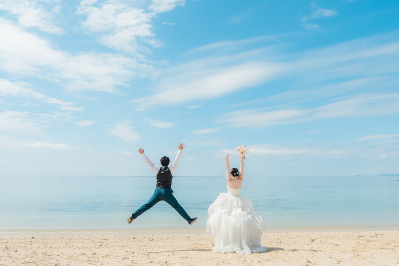 海と緑に包まれて叶えるリゾートフォト♡笑顔いっぱいの幸せウェディング撮影