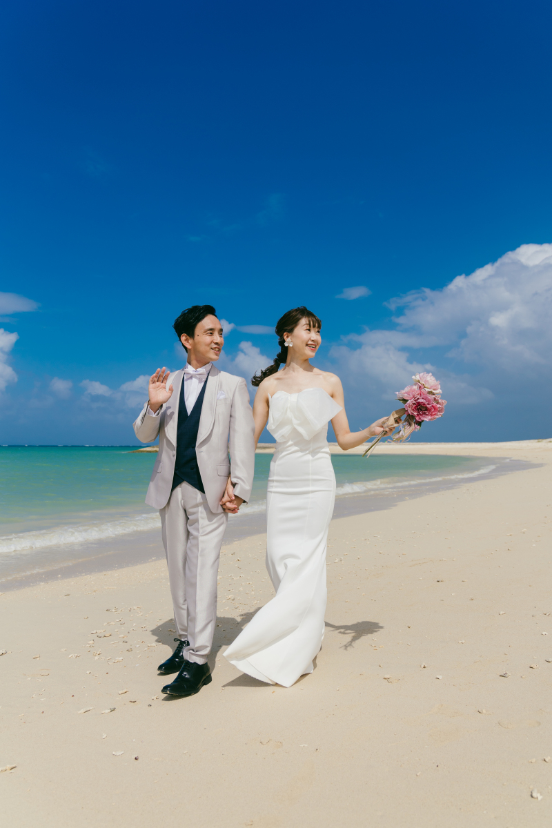 エメラルドに輝く海