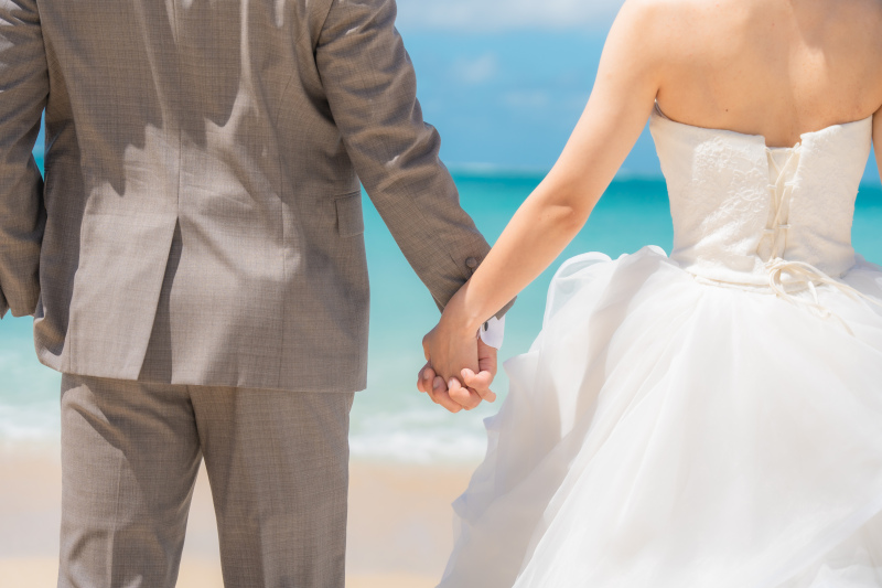 晴天のビーチウエディングフォト