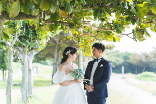 12月撮影♩沖縄の海と緑に包まれたロケーションフォト！このシーズンならでの魅力も