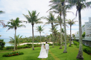 リゾート感たっぷり♡南国グリーンと青い海で叶える大人おしゃれなフォトウェディング