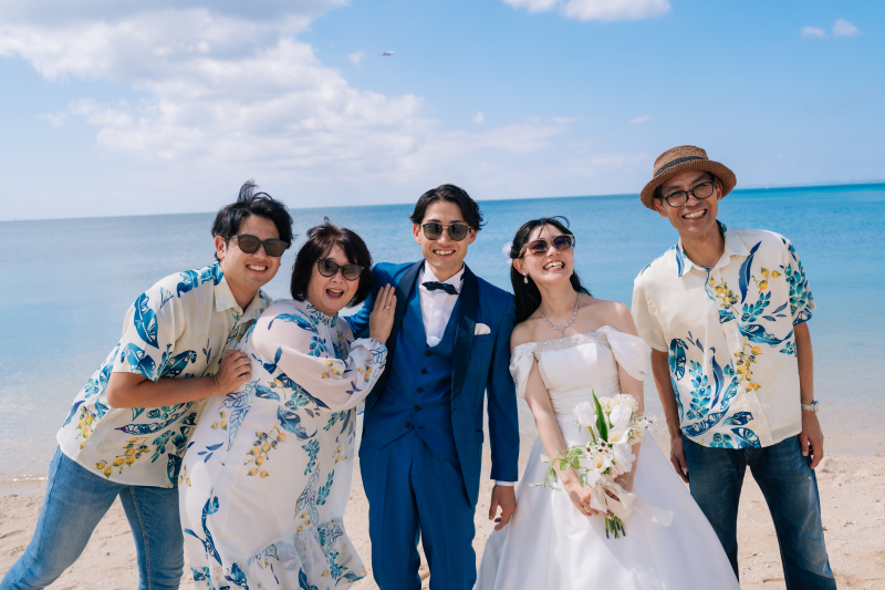 大切なご家族と笑顔で残すビーチウェディングフォト(*^^*)
