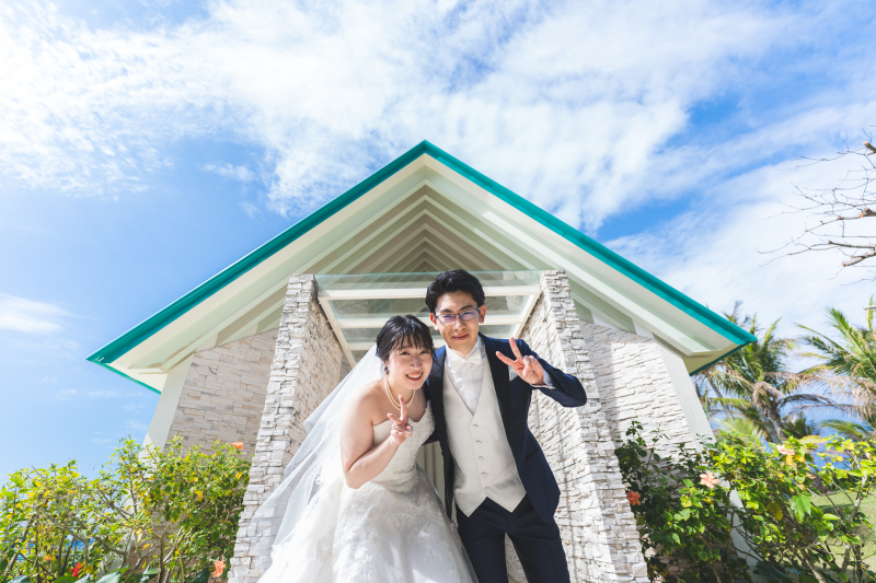 南国ブルーに包まれて♡最高の笑顔が弾ける沖縄チャペル＆ガーデンフォト