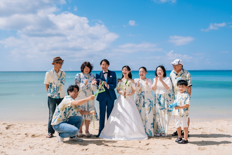 大切なご家族と笑顔で残すビーチウェディングフォト(*^^*)