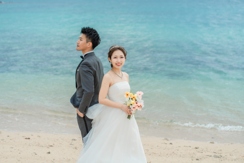 ブルードレスと2パターンの白ドレス♡沖縄の海で叶える特別なフォトウェディング