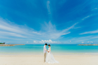 エメラルドに輝く海