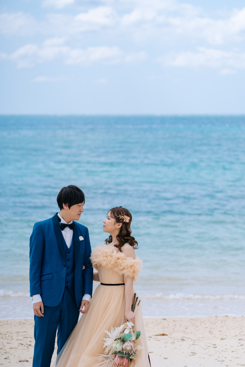 カラードレスで海へ！