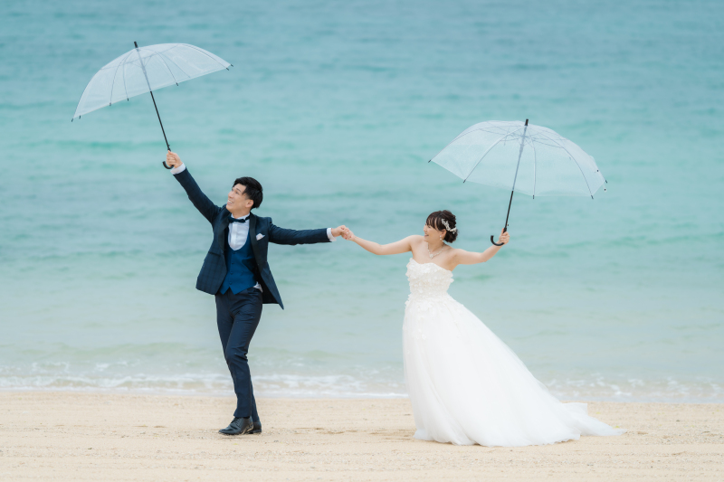 雨でもロマンティックなウェディングフォト♡
