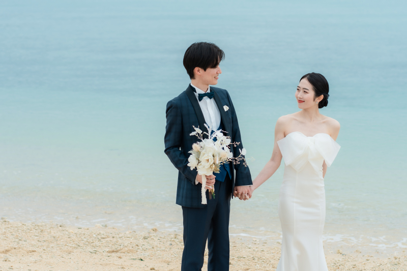 鮮やかな黄色ドレスから始まる♡沖縄の海と笑顔が輝くフォトウェディング