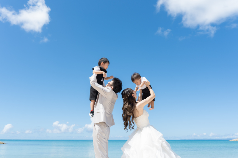 大人気のファミリービーチフォト♡