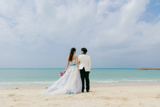 エメラルドに輝く海