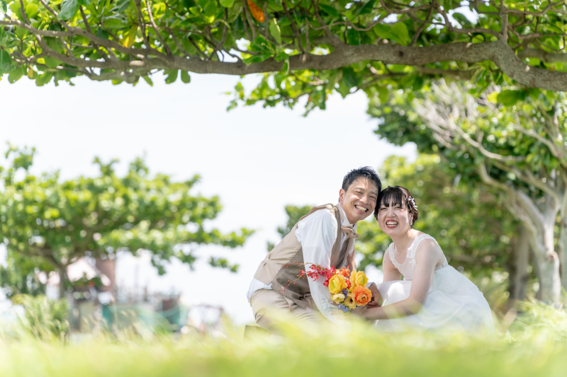 沖縄の海と緑に包まれて♡ドレスチェンジで魅せるおしゃれ花嫁の特別フォトストーリー