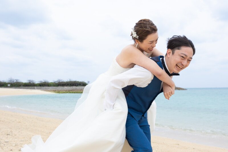 笑顔がつなぐ家族のはじまり、沖縄で残すウェディングフォトと家族写真