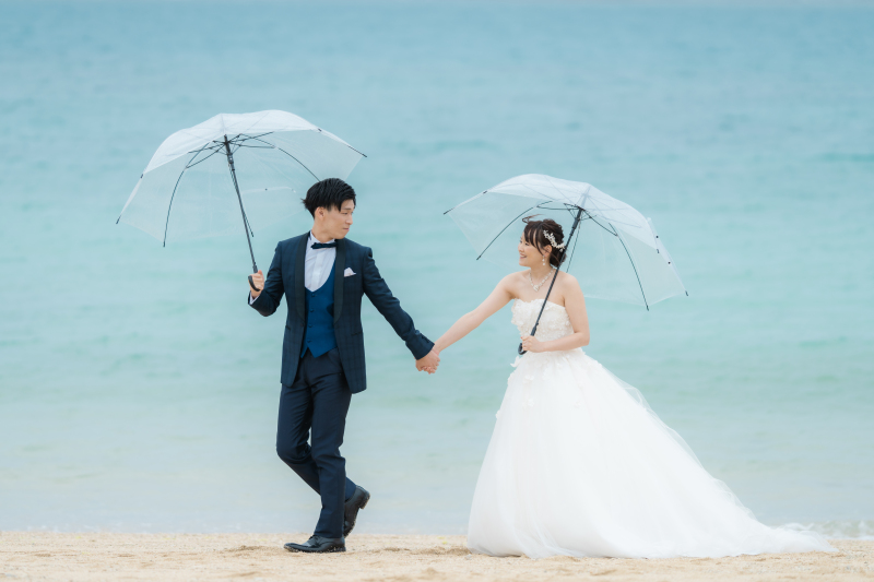 雨でもロマンティックなウェディングフォト♡