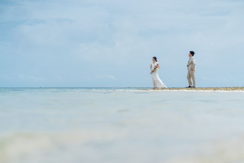 洞窟と海を抜けて辿り着く沖縄ビーチフォト☆時間ふたりだけの記憶を残す一日の記録集