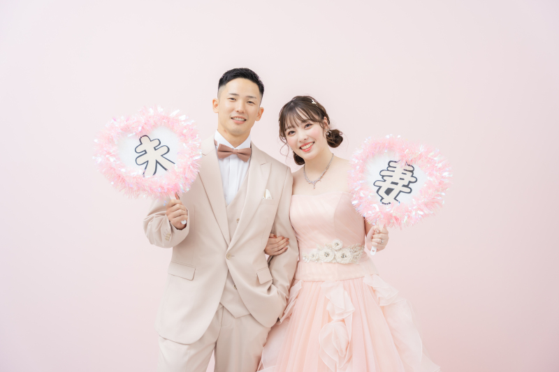 アイドルみたいにキュートに♡ピンクで統一した夢かわいいスタジオフォトウェディング