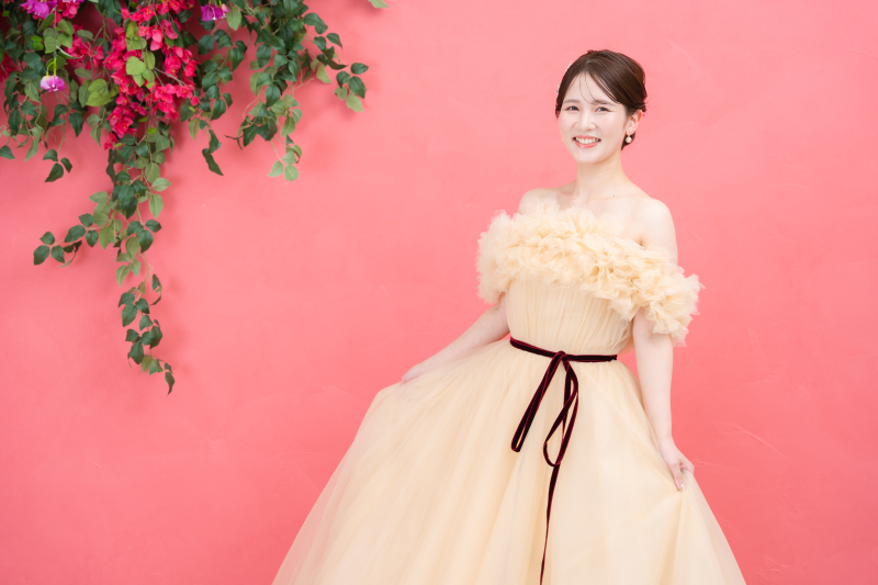 鮮やかなブーゲンビリアと青い海!スタジオ&ビーチで叶える大人可愛いフォト婚♪