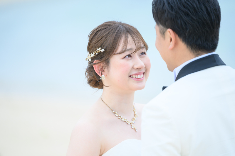 沖縄の海で誓う幸せいっぱいのブーケセレモニー♡