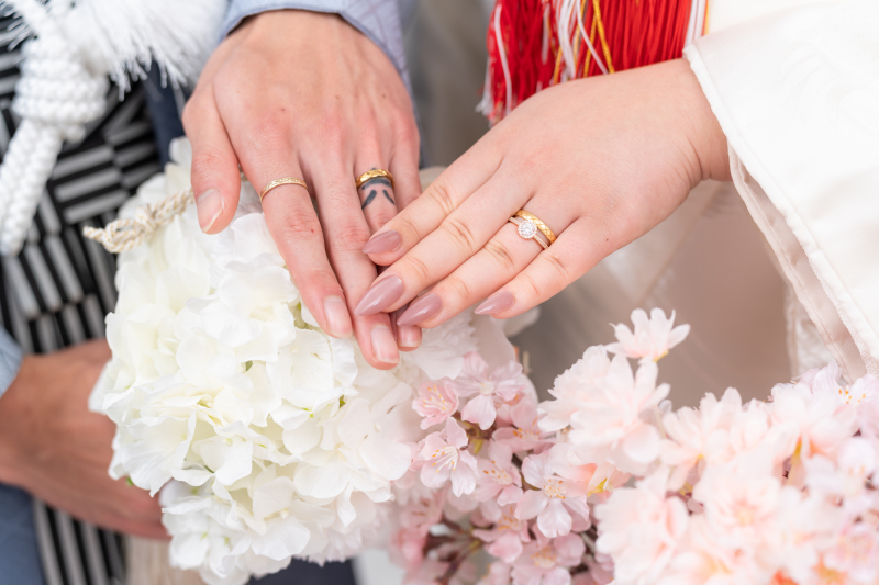 白無垢&times;番傘でほっこり♡和装スタジオ婚フォト