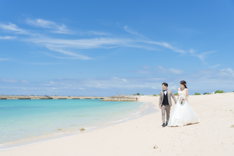 海と笑顔が弾ける！沖縄らしさ満点の爽やかビーチフォトと華やかスタジオショット♡