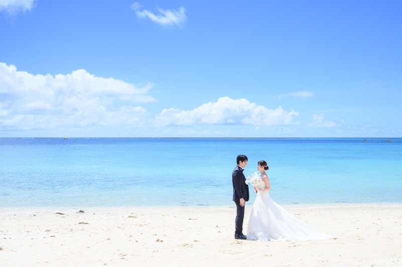 夕陽が包む感動のサンセットプロポーズ♡黄金色の海と空に誓うふたりだけの永遠の瞬間