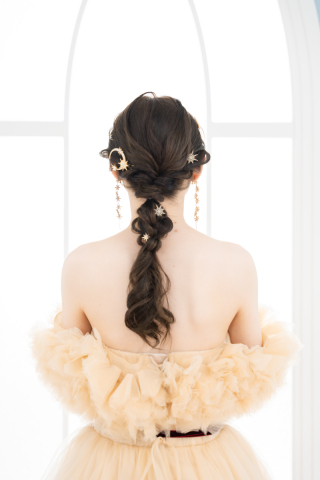 花嫁さん必見♡あなたらしさを叶えるウェディングヘアアレンジ３選をご紹介
