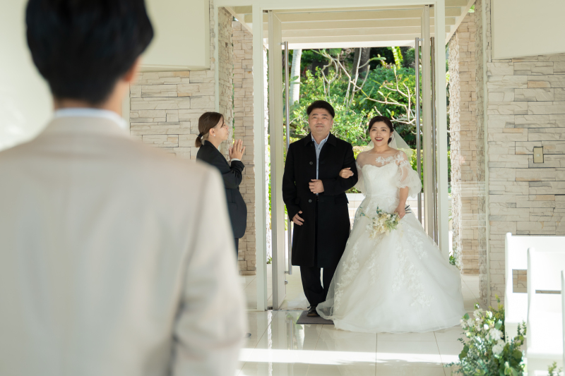 家族そろってチャペルでフォトウェディング♡