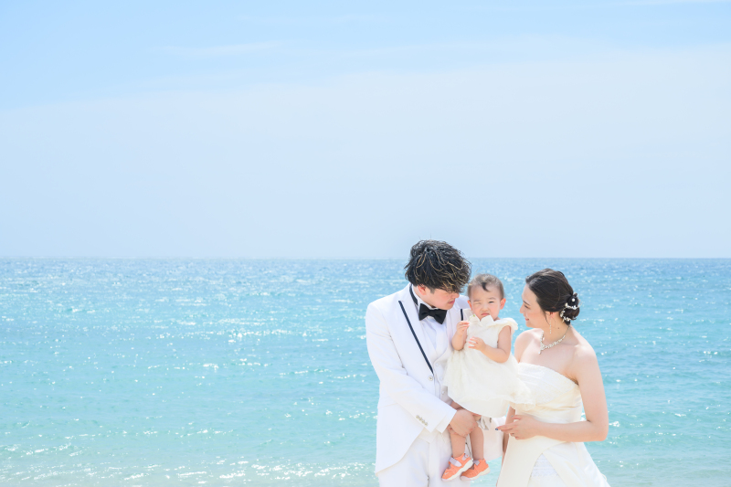 お子さまも一緒に安心♡スタジオ3シーン＋ビーチで叶える沖縄フォトウェディング