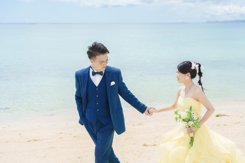 色打掛とイエロードレスで彩る沖縄の1日♡和装からビーチまで楽しむウェディング