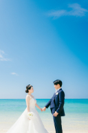ビーチでウエディングフォト