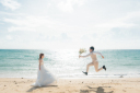 ビーチでウエディングフォト♪