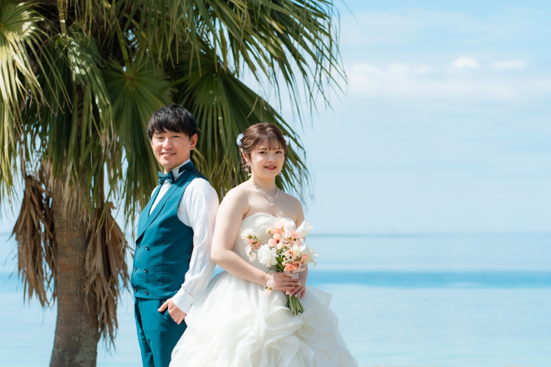 海と緑に包まれて叶えるリゾートフォト♡笑顔いっぱいの幸せウェディング撮影