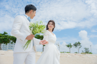 おふたりらしいビーチフォト♡