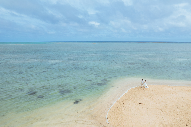 洞窟と海を抜けて辿り着く沖縄ビーチフォト☆時間ふたりだけの記憶を残す一日の記録集