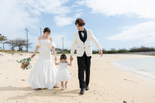 Familyビーチウェディング♡お子さまも衣装あり！