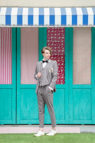 新作タキシード