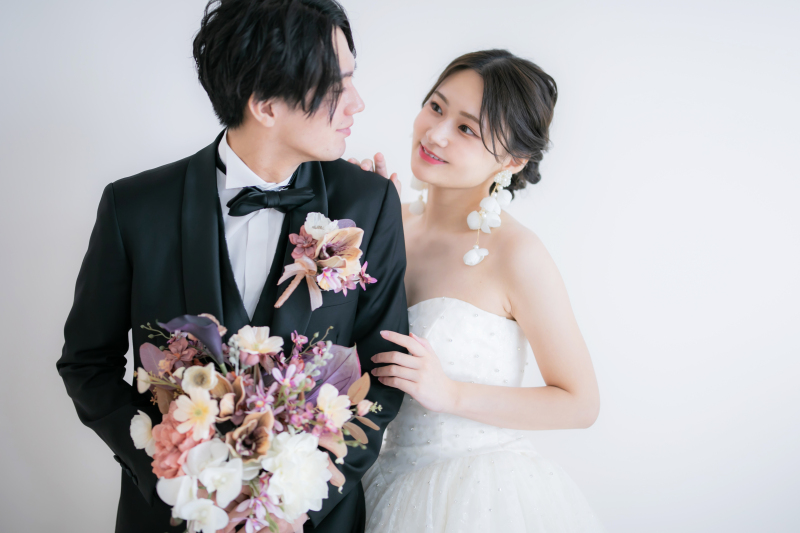 【MaiBRIDE】ウェディングフォトにブーケは必要？