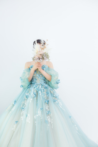 トレンドのカラードレスをご紹介➁