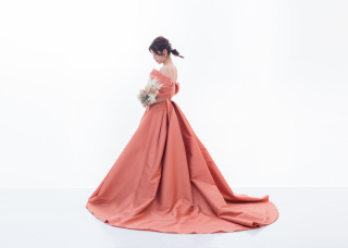 トレンドのカラードレスをご紹介③