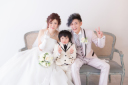お二人のウェディングフォトにお子様もご一緒に・・・♡