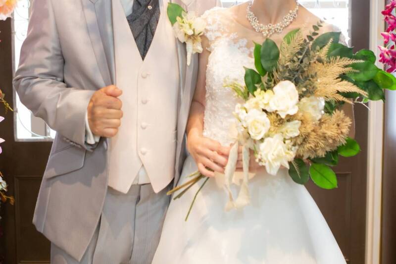【MaiBRIDE】ウェディングフォトにブーケは必要？